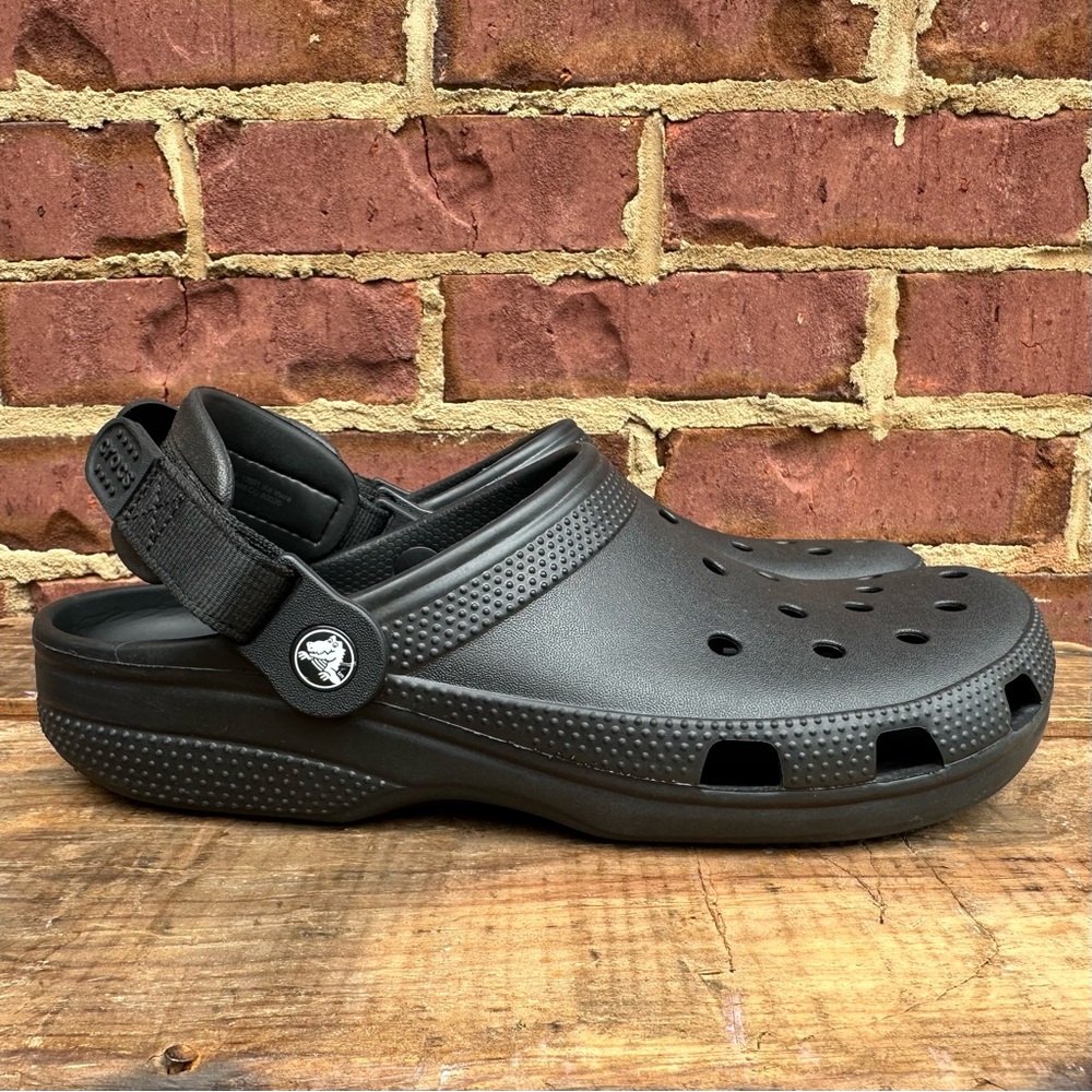 Crocs Classic Slip Resistant Work Clog Mens 9 /Womens 11 Black Adjustable Strap